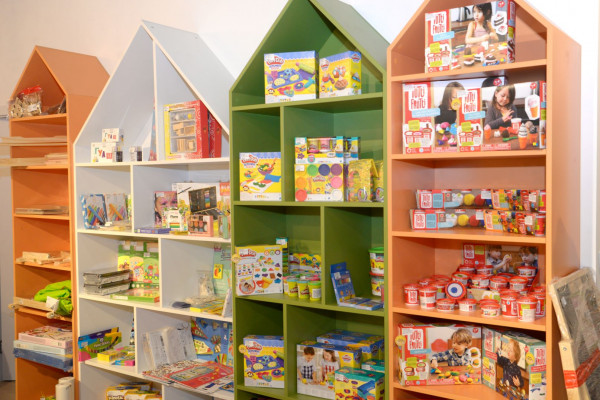 Сеть магазинов деревянных и развивающих игрушек Montessori shop